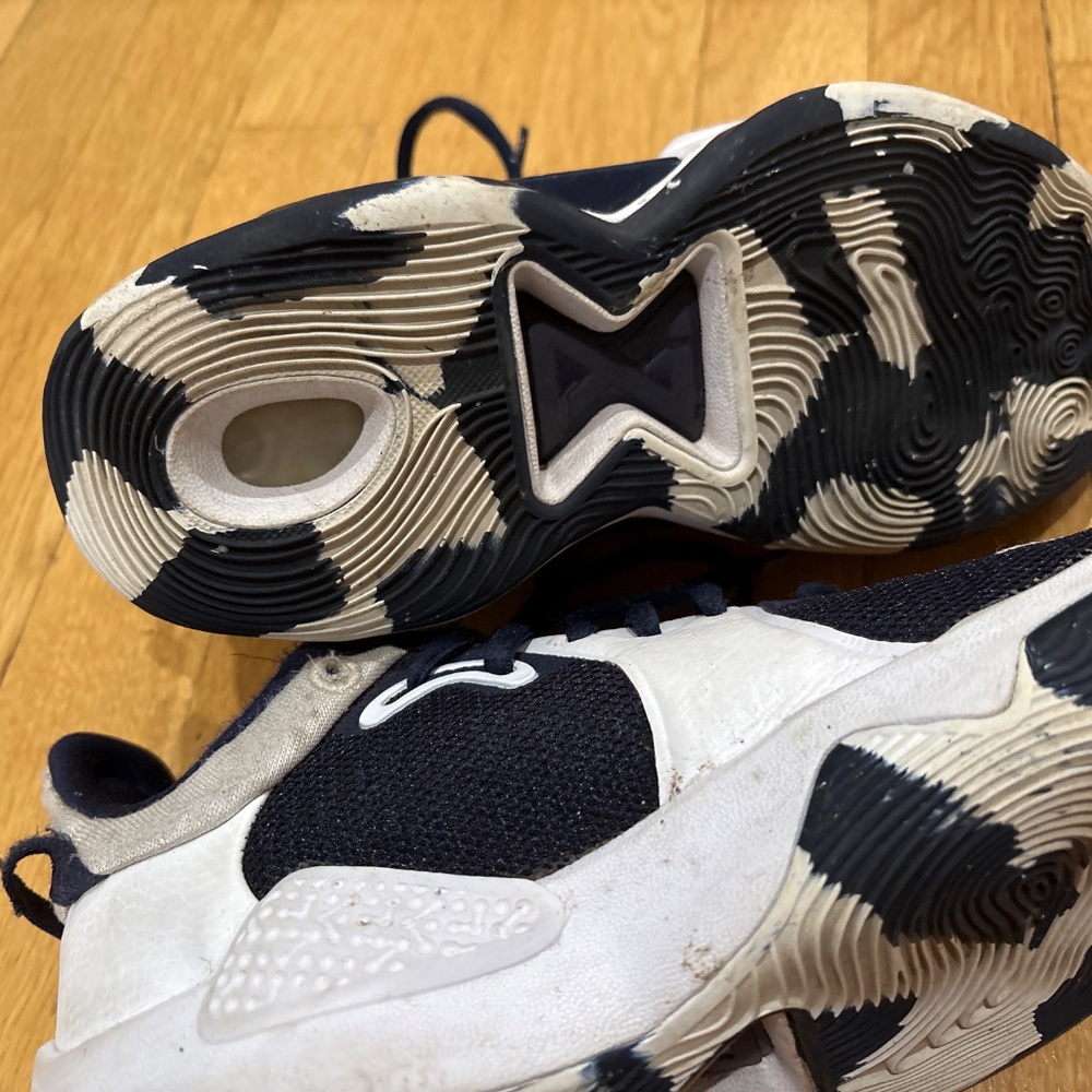 Boys Nike Paul George Shoes Sneakers Size 4.5 worn a few times - Picture 3 of 4